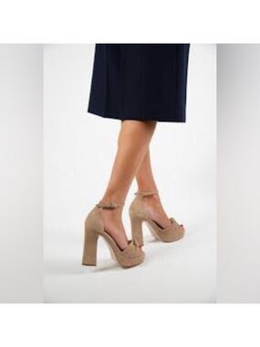 Women’s Wild Diva Tan Platform Faux Suede High Heels Size 8.5 US!